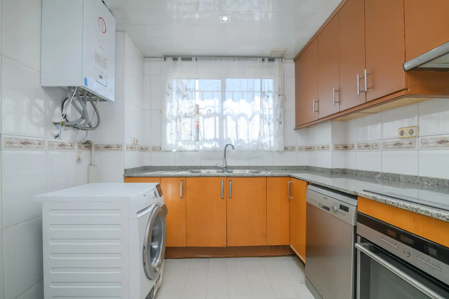 Cuina de Casa o xalet en venda en Castelldefels amb Aire condicionat, Calefacció i Terrassa