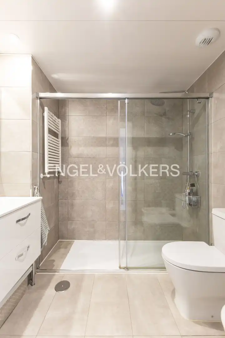 Badezimmer von Wohnung zur Miete in San Sebastián de los Reyes mit Klimaanlage, Heizung und Privatgarten