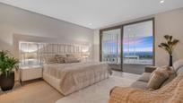 Dormitori de Apartament en venda en Benahavís amb Aire condicionat, Terrassa i Piscina