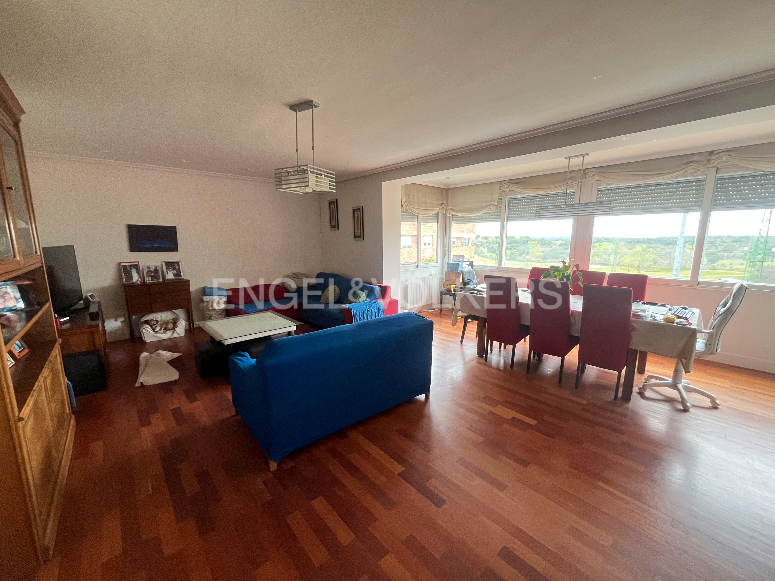 Sala d'estar de Àtic de lloguer en Majadahonda amb Aire condicionat, Calefacció i Jardí privat