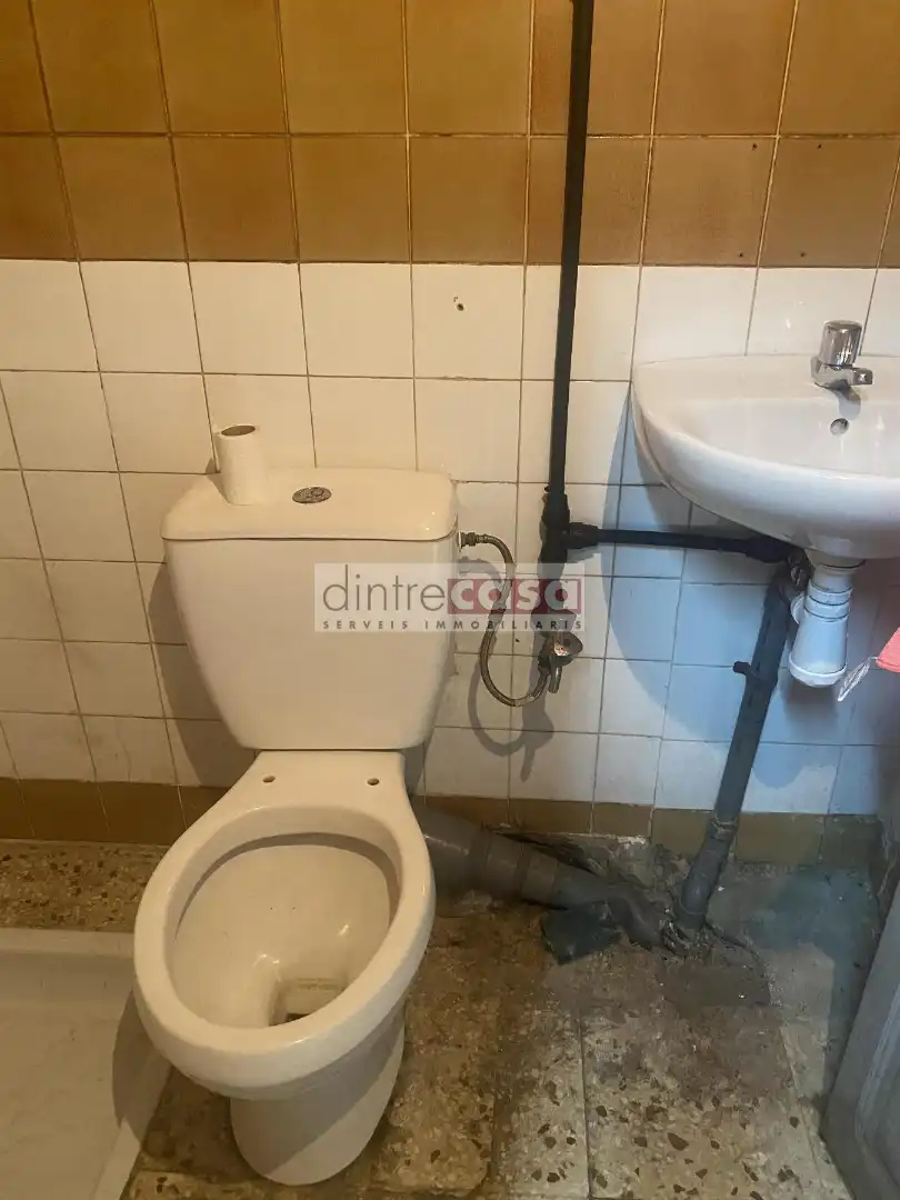 Bathroom of Commercial properties for rent in Tordera