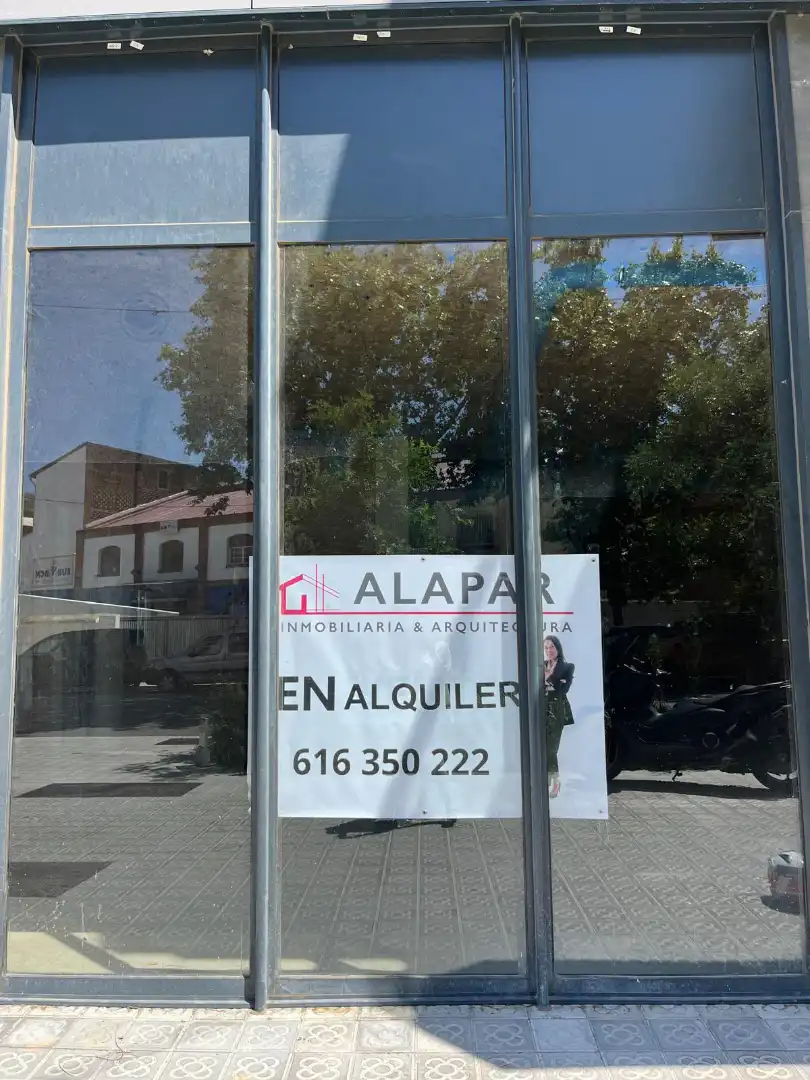 Vista exterior de Local de alquiler en Barcelona