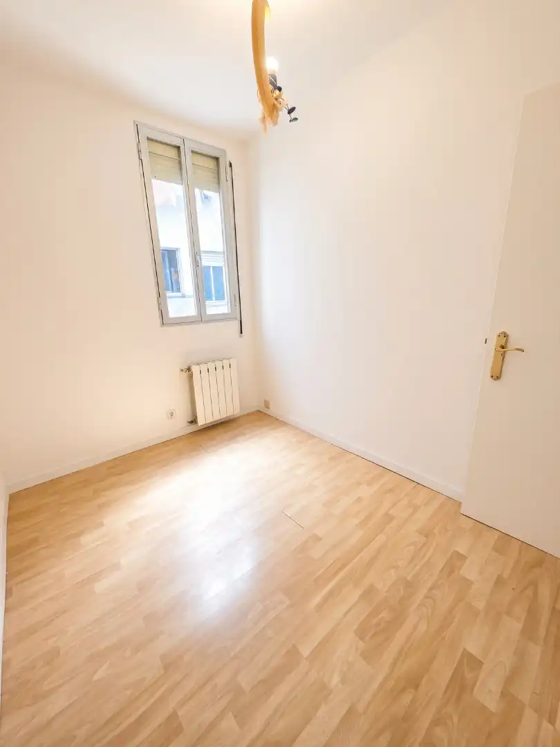 Bedroom of Flat for sale in Madrid  with Air Conditioner, Heating and Washing machine
