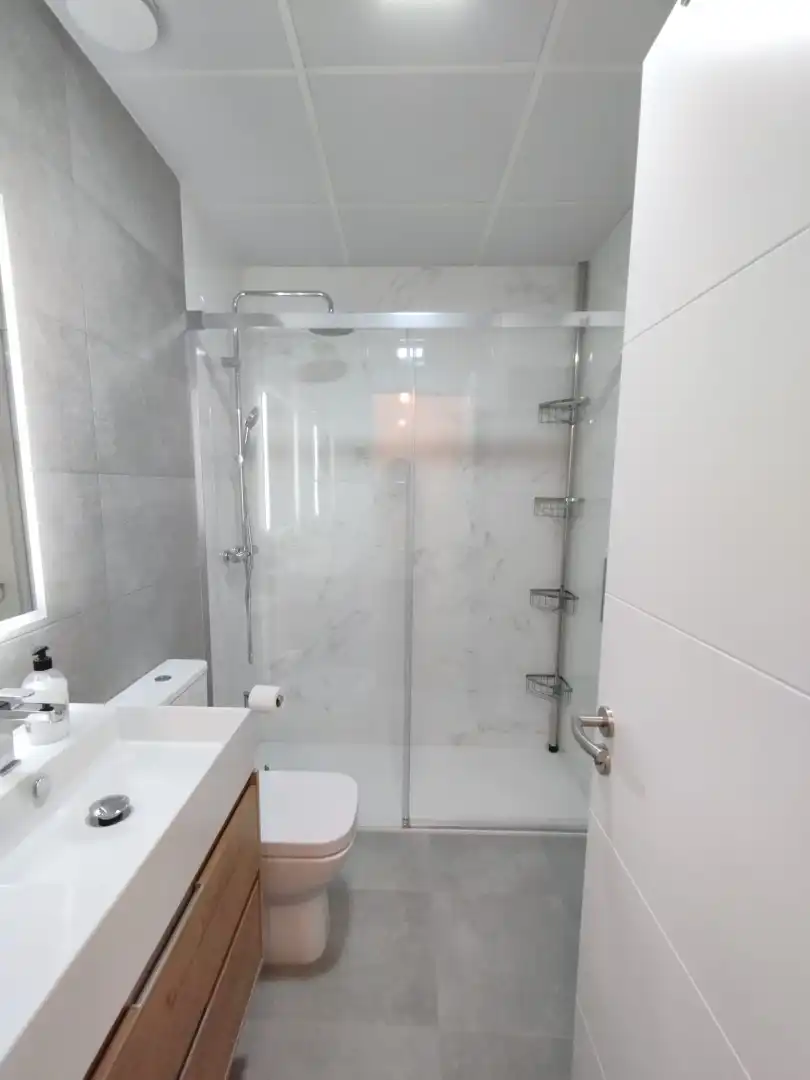 Bathroom of Attic for rent in Granada  with Air Conditioner, Heating and Storage room