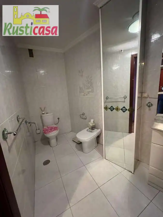 Baño de Piso en venta en Bailén con Aire acondicionado, Calefacción y Amueblado