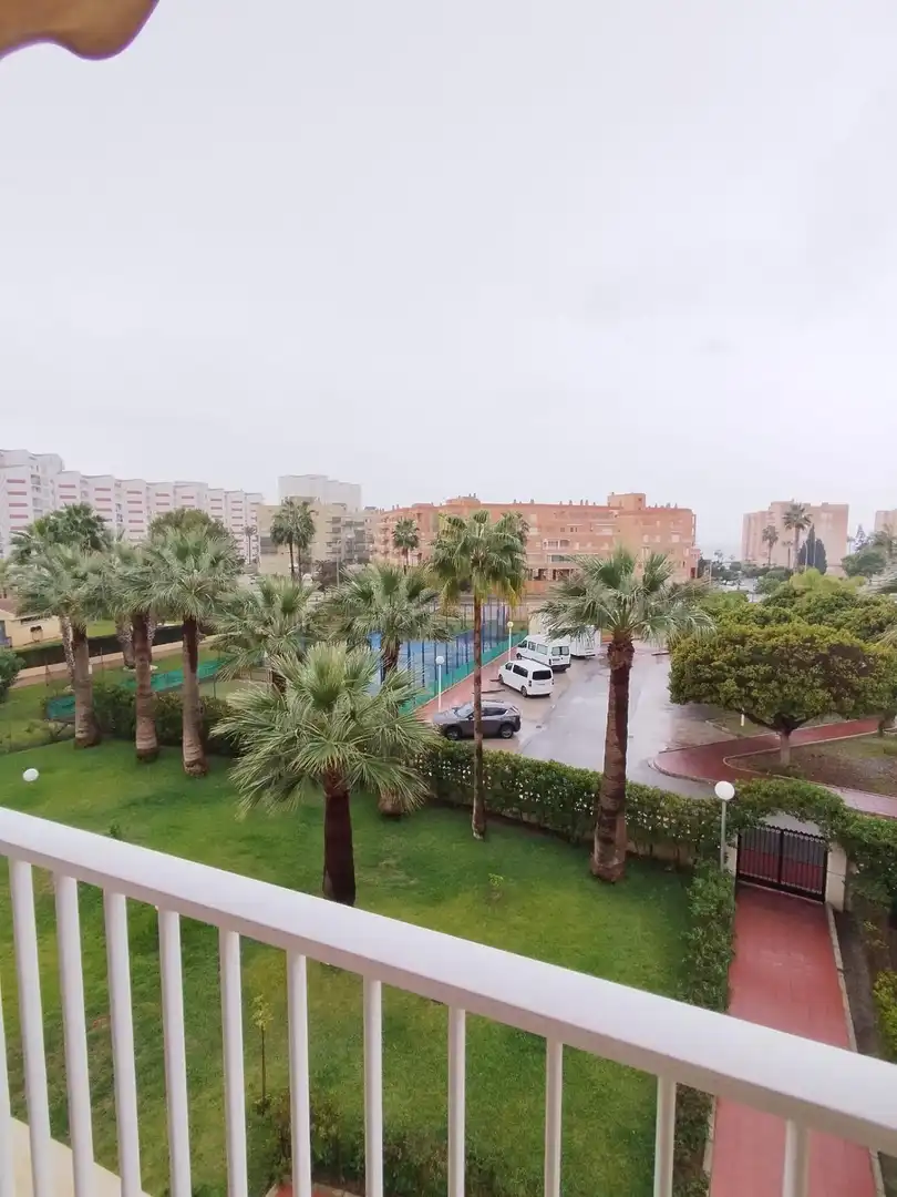 Vista exterior de Pis en venda en Salobreña amb Jardí privat, Terrassa i Moblat