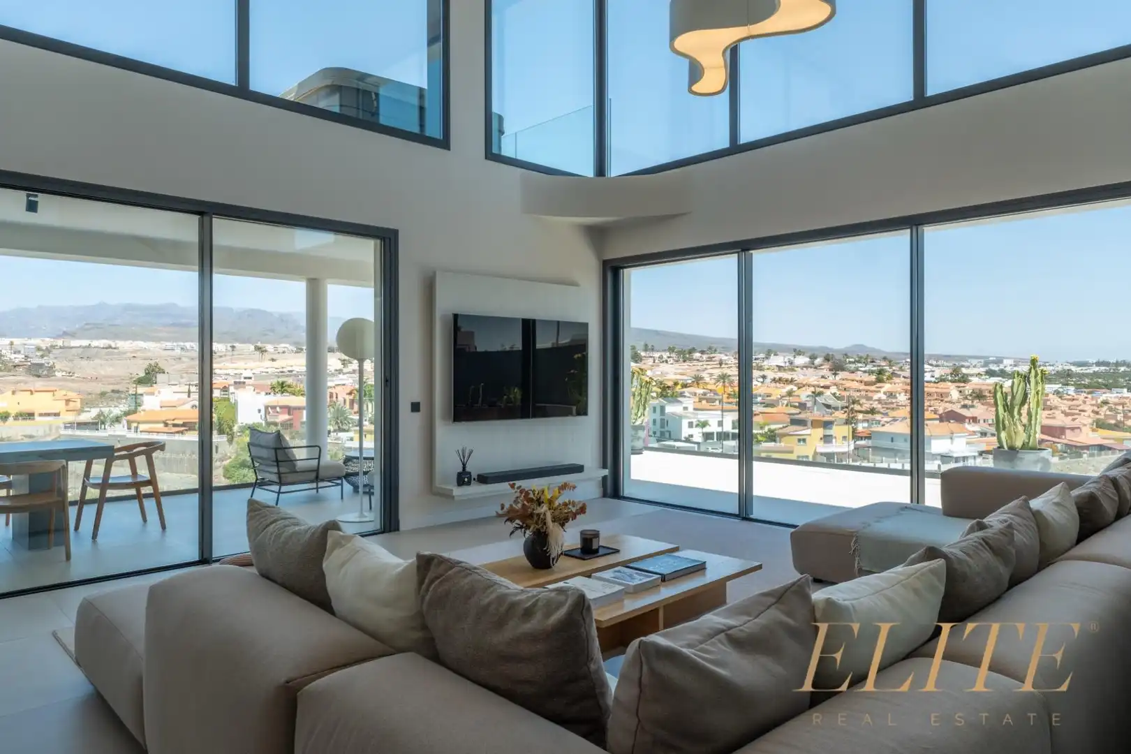 Sala de estar de Casa o chalet en venta en San Bartolomé de Tirajana con Aire acondicionado, Jardín privado y Terraza