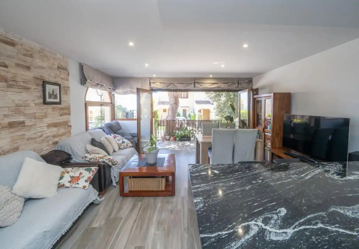 Maison mitoyenne avec terrasse à vendre à Urbanizacion Faro