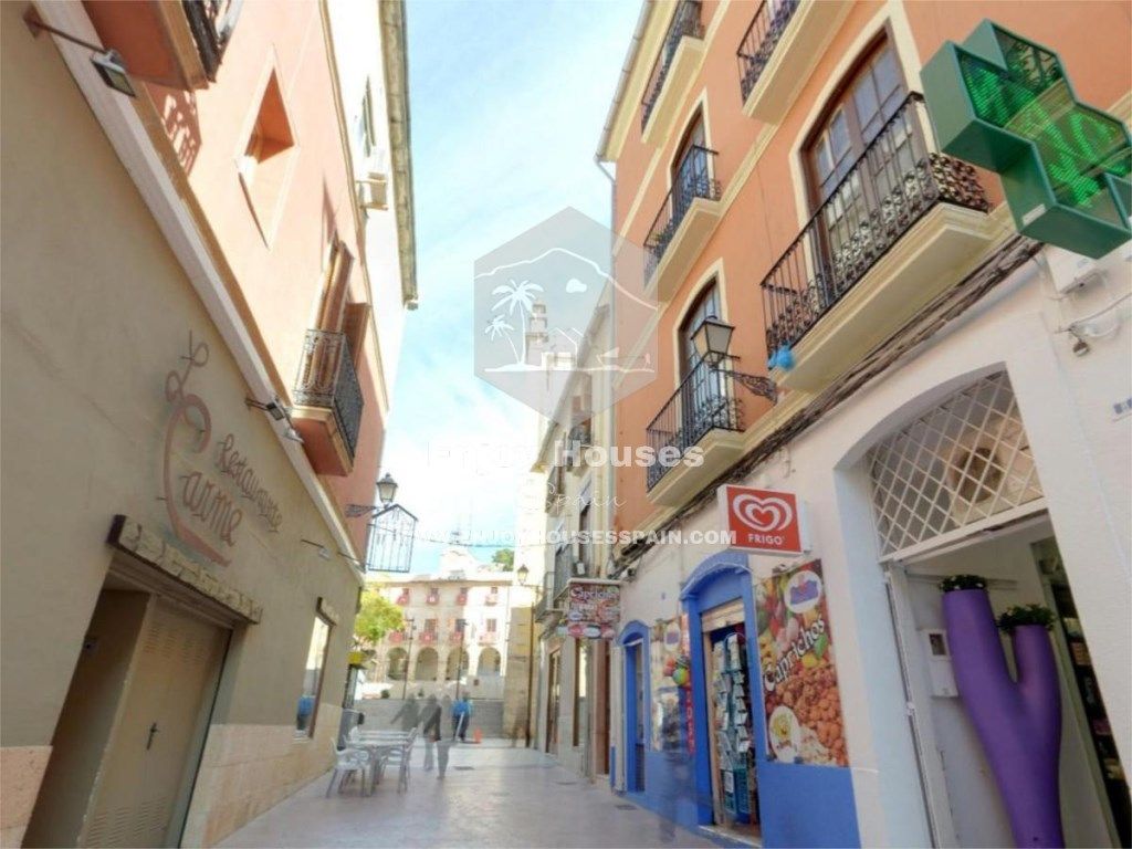 Vista exterior de Casa adosada en venda en Dénia amb Terrassa i Balcó