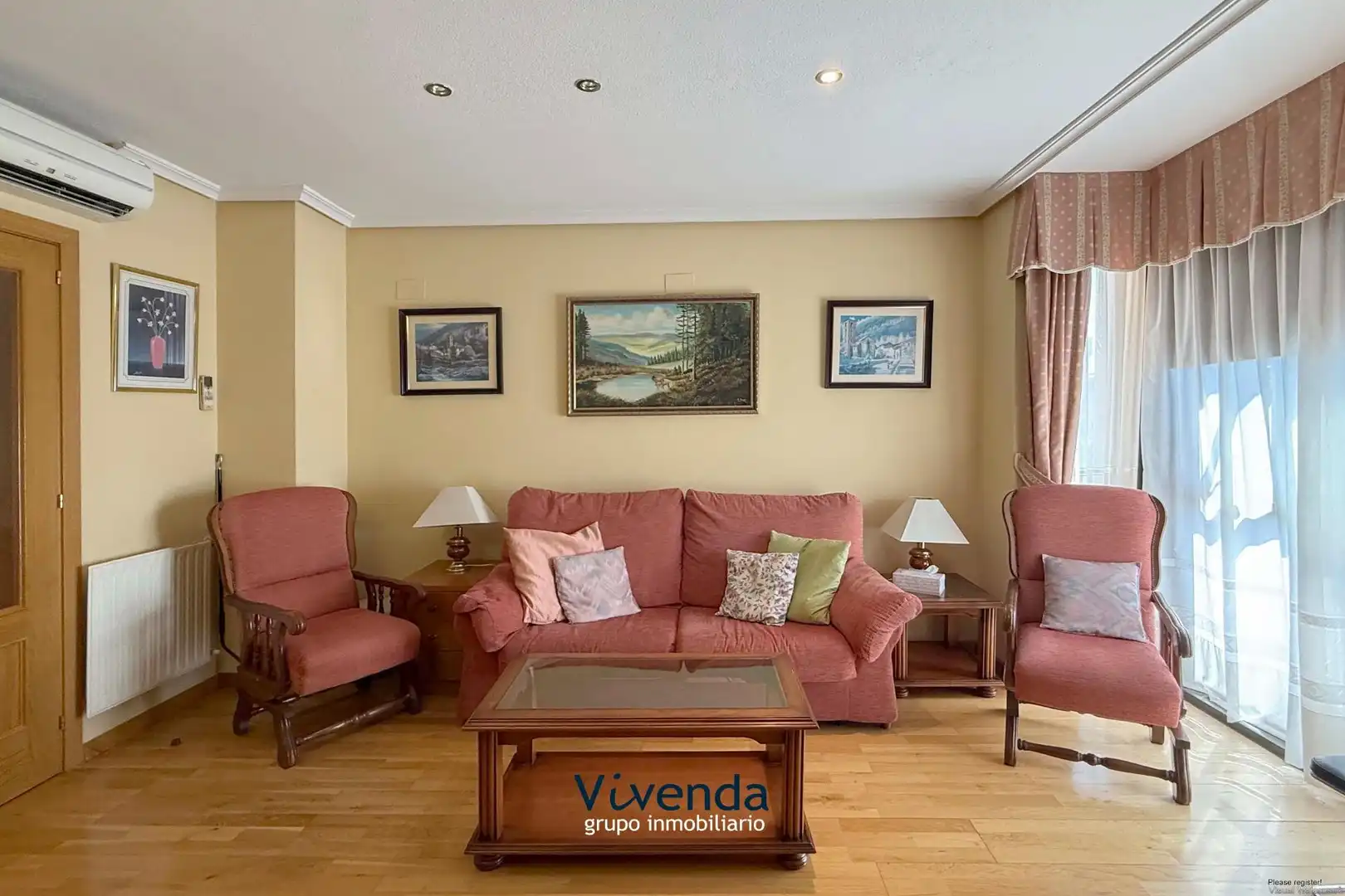 Living room of Flat for sale in Madrid  with Air Conditioner, Heating and Storage room