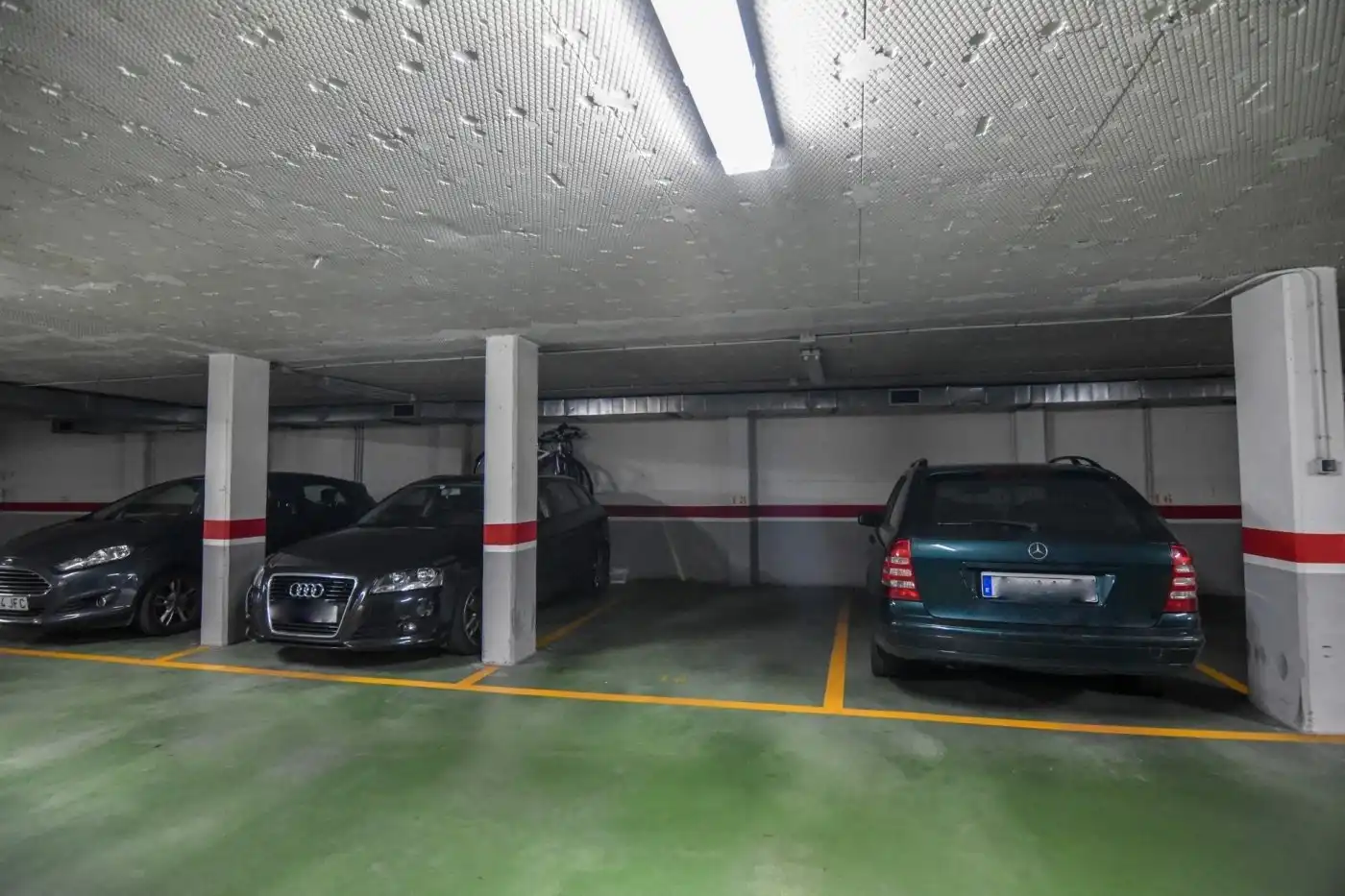 Aparcament de Pis de lloguer en A Coruña Capital  amb Calefacció i Parquet