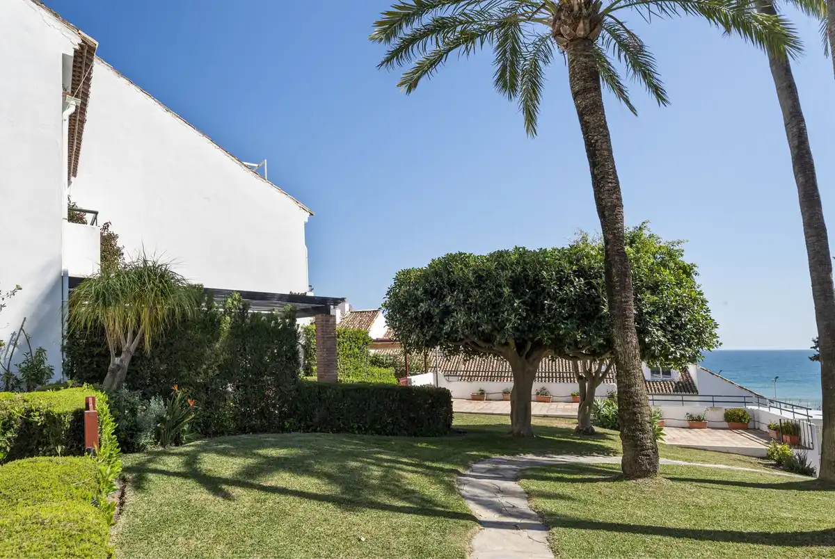 Garten von Einfamilien-Reihenhaus zum Verkauf in Marbella mit Klimaanlage, Privatgarten und Terrasse