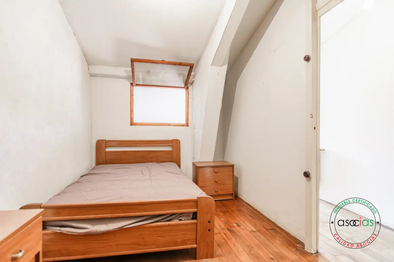 Habitación de Casa o chalet en venta en Las Regueras   con Calefacción y Jardín privado