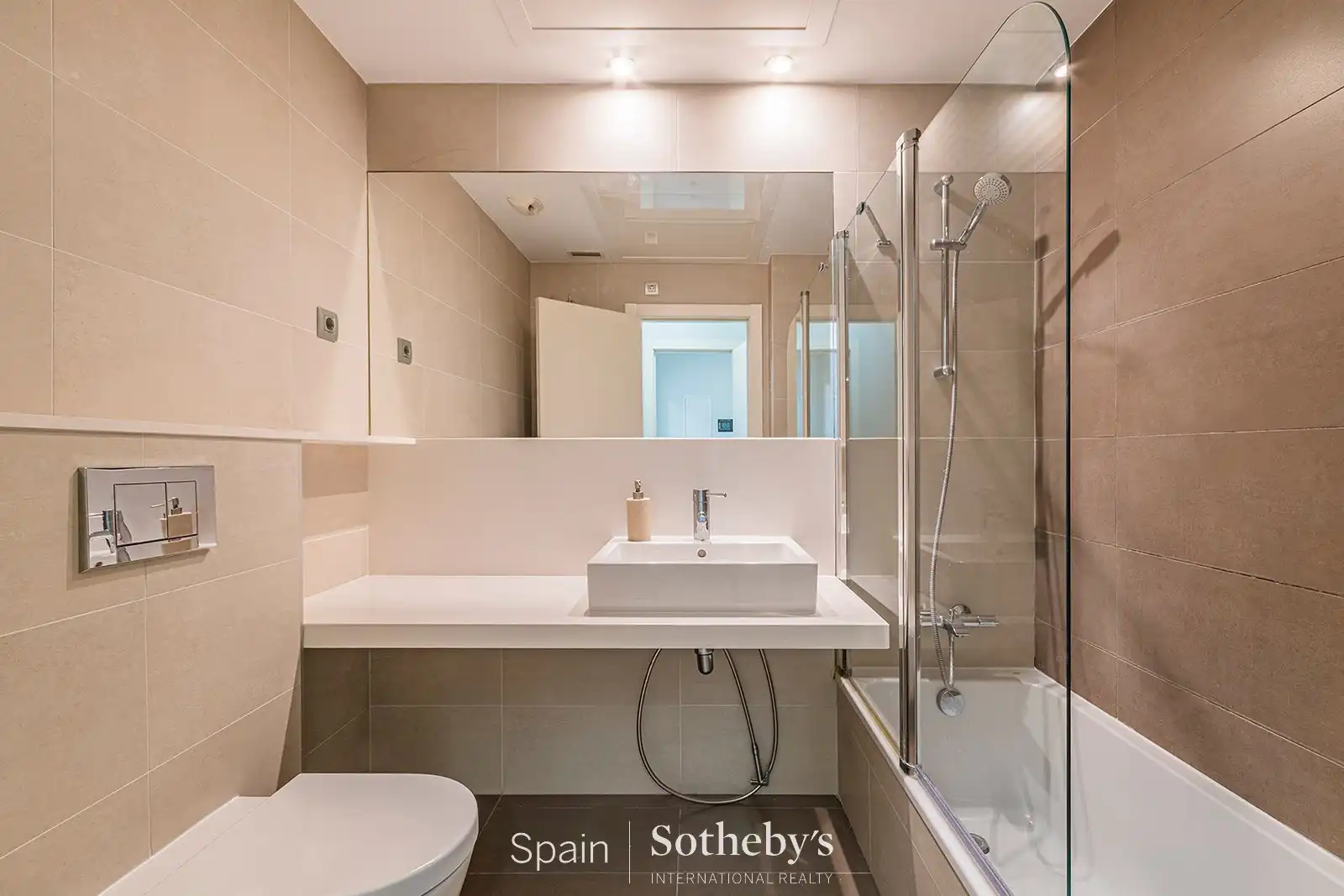 Baño de Apartamento en venta en Barcelona con Aire acondicionado, Calefacción y Terraza