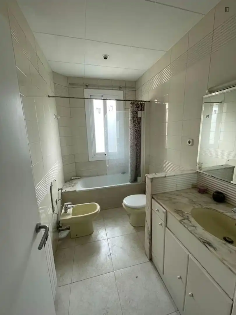 Bathroom of Apartments for share in Barcelona  with Furnished, Washing machine and Internet