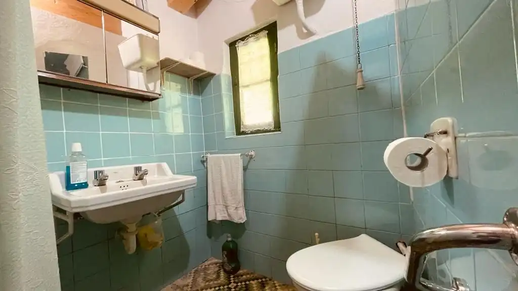 Badezimmer von Einfamilien-Reihenhaus zum Verkauf in Elduain mit Abstellraum