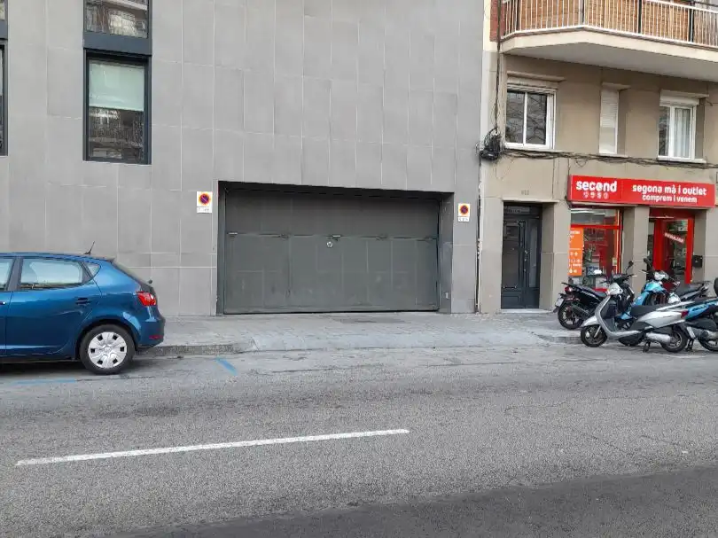 Parkplatz von Garage zur Miete in Sant Martí