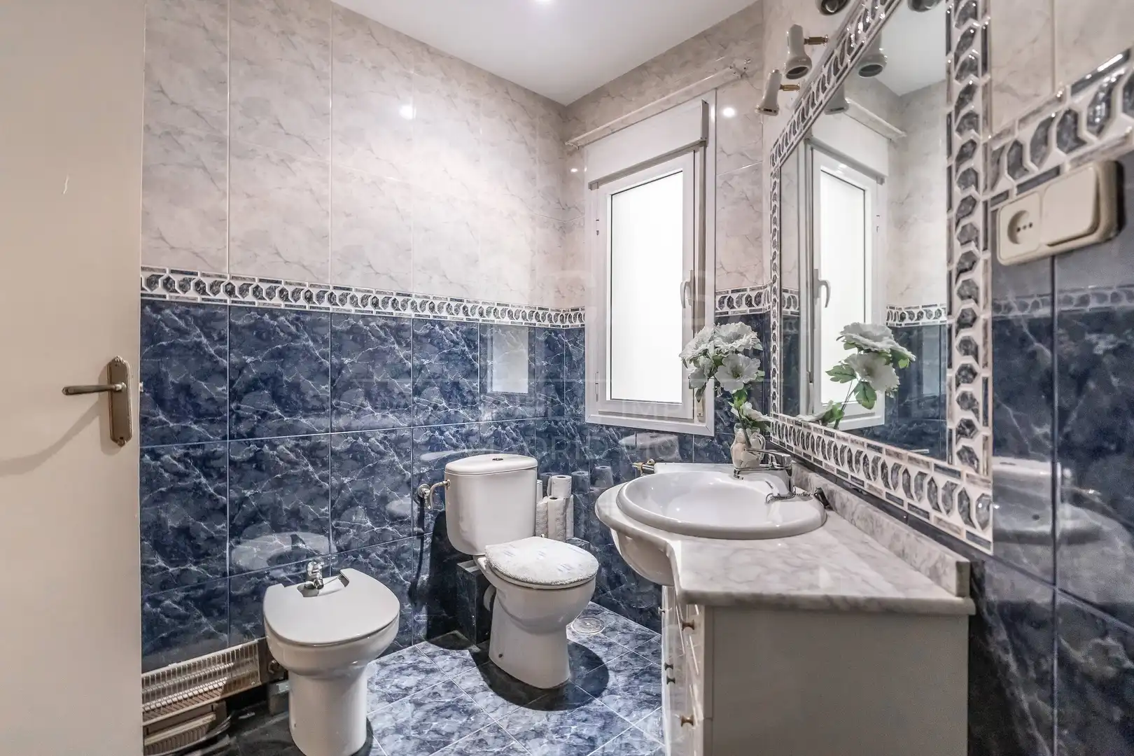 Baño de Piso en venta en Madrid con Calefacción y Trastero
