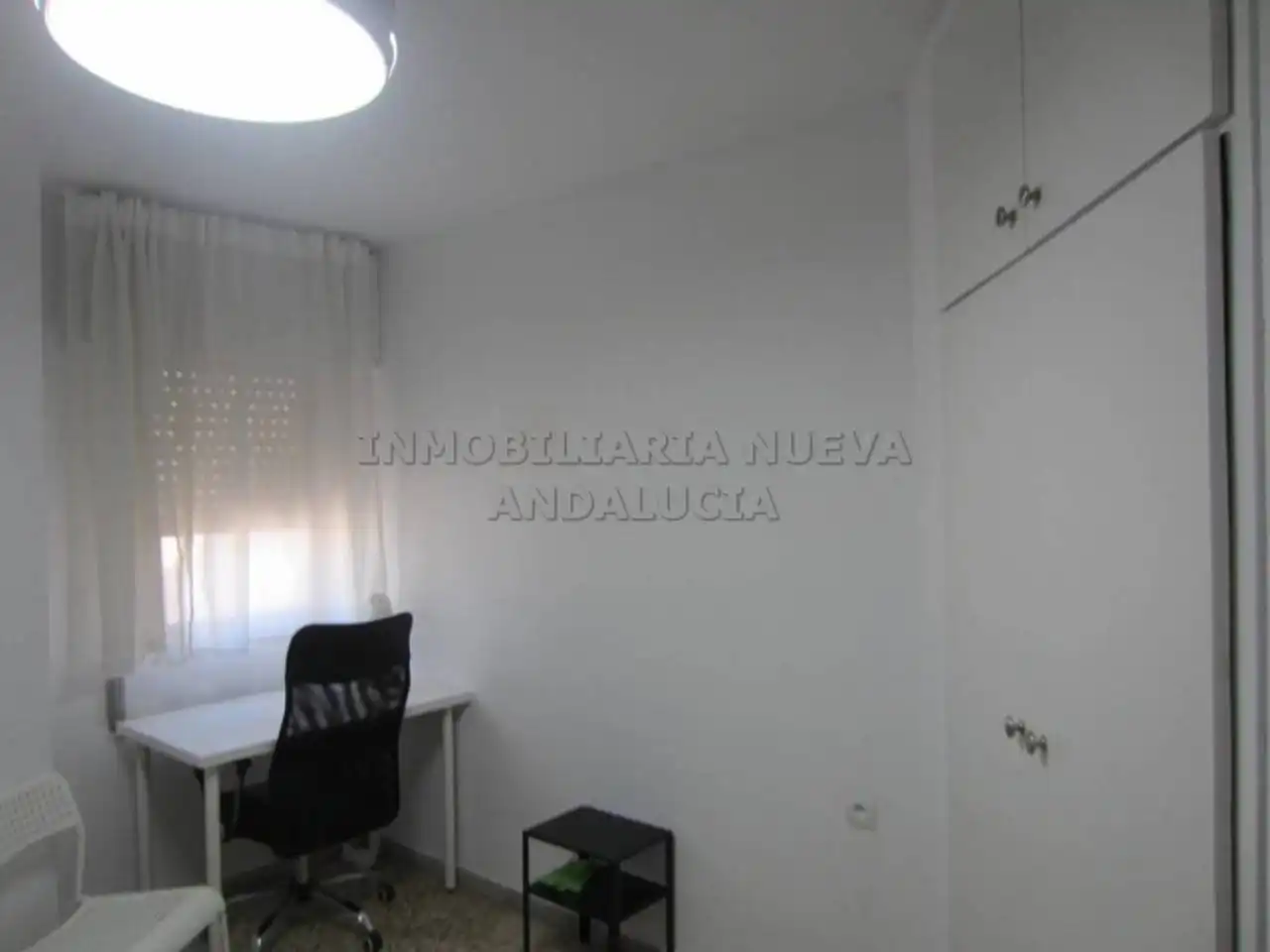 Habitación de Piso de alquiler en Almería con Terraza y Amueblado