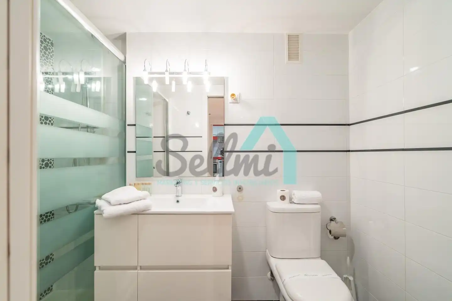 Baño de Piso de alquiler en Oviedo  con Calefacción y Amueblado