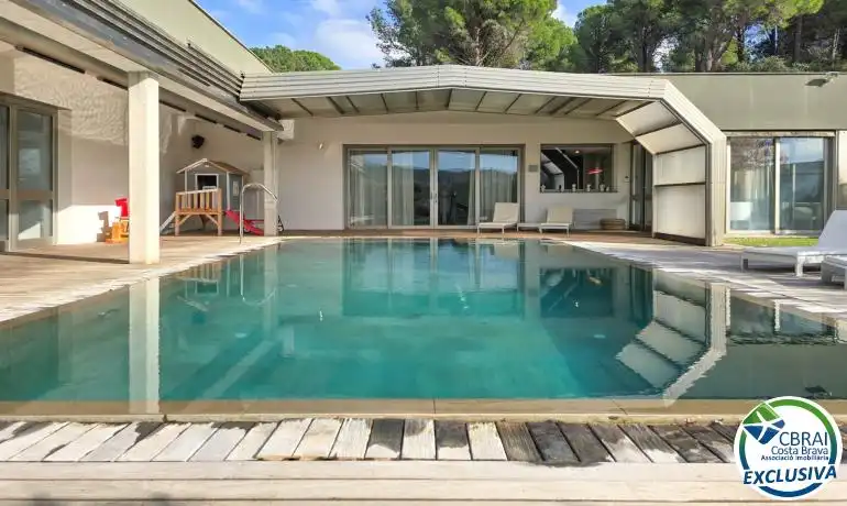 Piscina de Casa o xalet en venda en La Jonquera amb Aire condicionat, Calefacció i Jardí privat