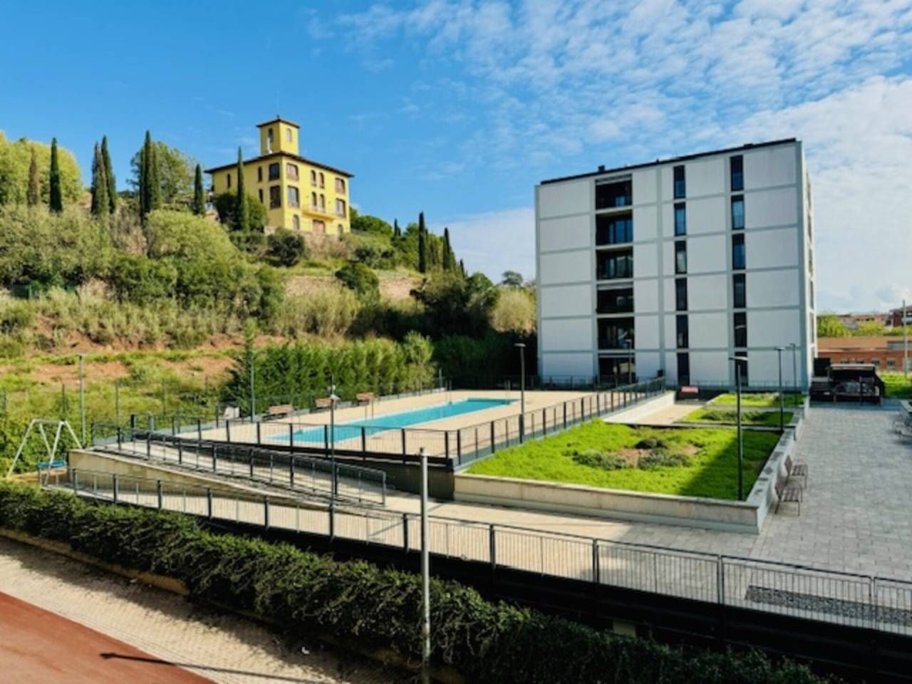 Außenansicht von Wohnung zur Miete in Manresa mit Klimaanlage, Heizung und Parkett