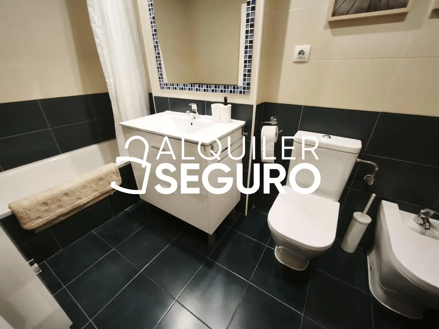 Bathroom of Flat for rent in Zaragoza  with Air Conditioner, Heating and Terrace