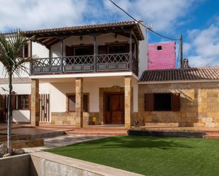 Vista exterior de Casa adosada en venda en Telde amb Terrassa, Piscina i Balcó