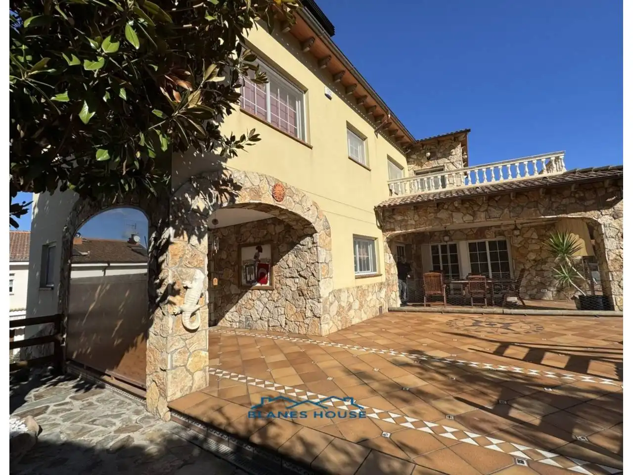Vista exterior de Casa o xalet en venda en Blanes amb Aire condicionat, Calefacció i Jardí privat
