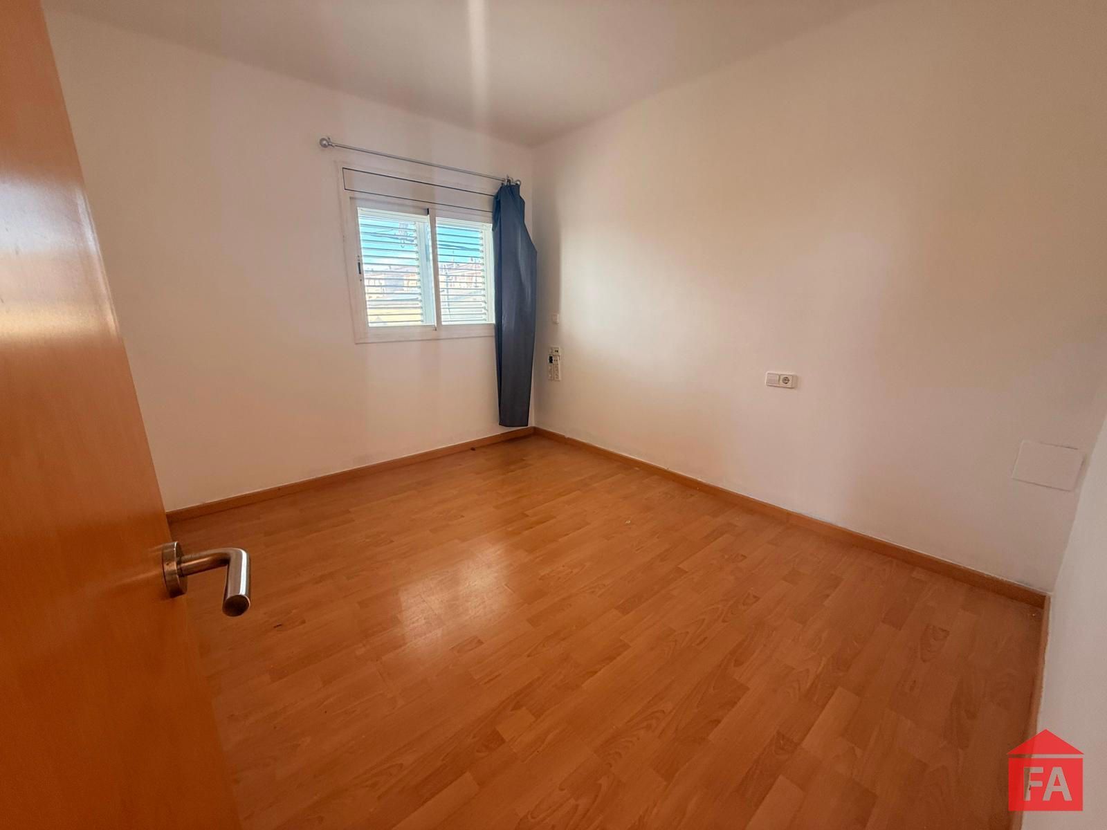 Dormitori de Pis en venda en Santa Oliva amb Parquet, Terrassa i Balcó