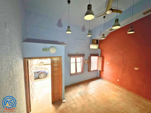 Local comercial en Alquiler en Calle de Tarragona, 4 en Ciudad Jardín - Parque Roma