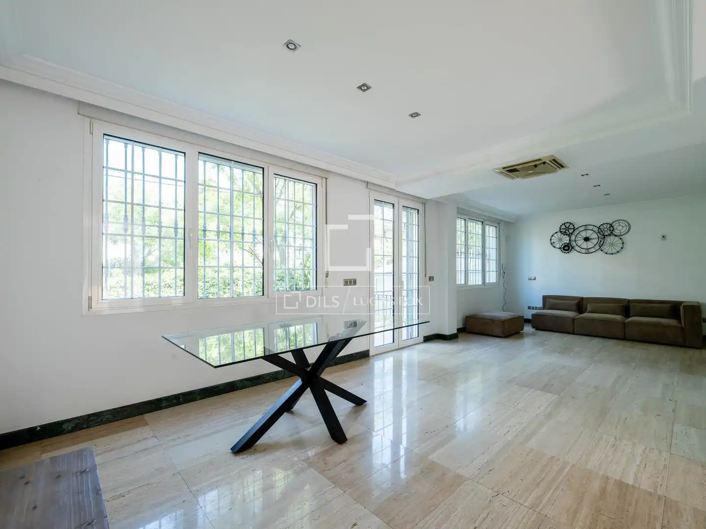 Sala d'estar de Casa o xalet en venda en Madrid amb Aire condicionat, Calefacció i Jardí privat