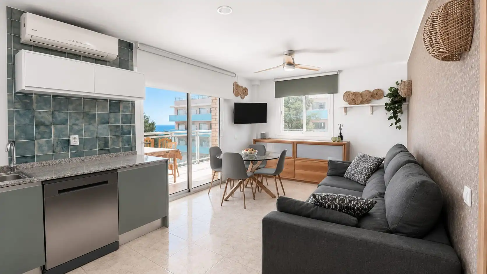 Living room of Apartments for sale in Salou  with Air Conditioner, Heating and Furnished