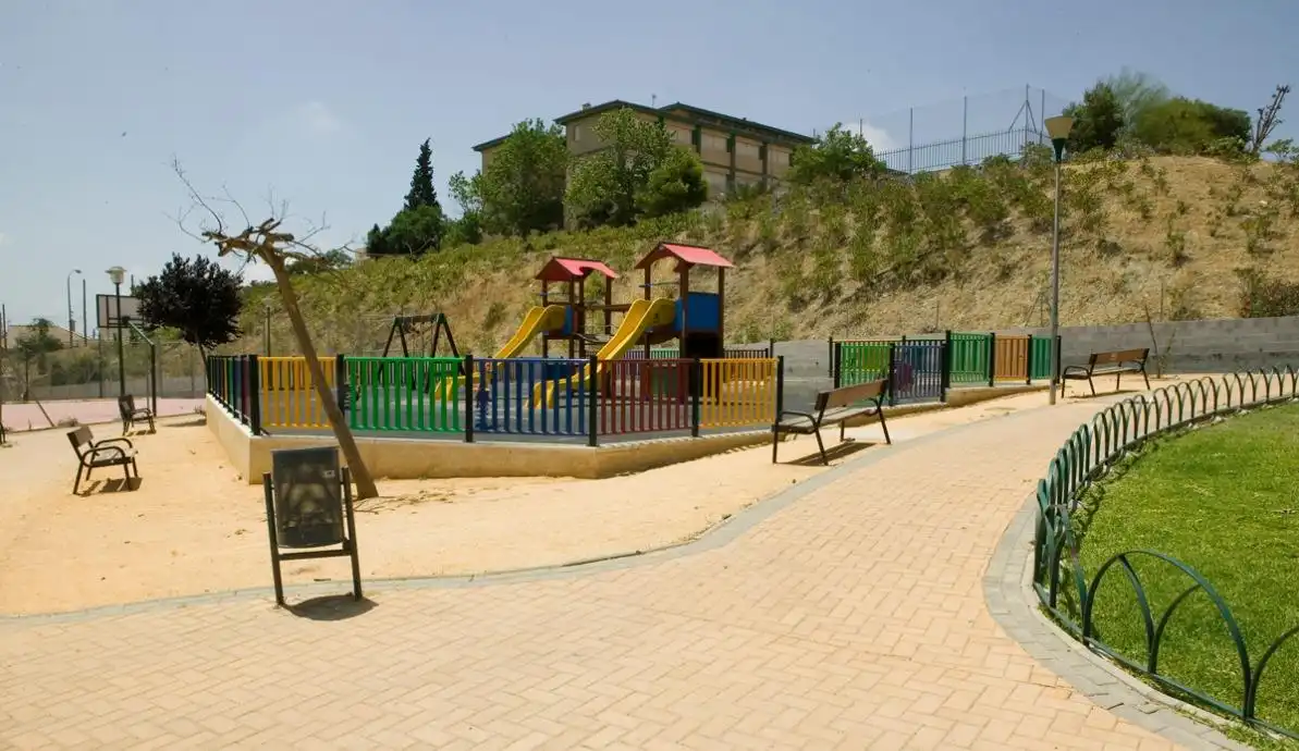 Reihenhaus mit Pool zum Verkauf in Cruz de Humilladero, imagen 24
