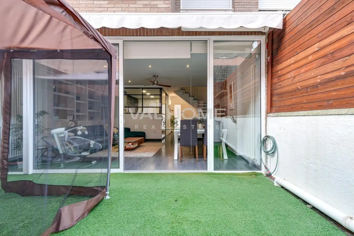 Terrasse von Einfamilien-Reihenhaus zum Verkauf in Sant Cugat del Vallès mit Heizung, Privatgarten und Parkett