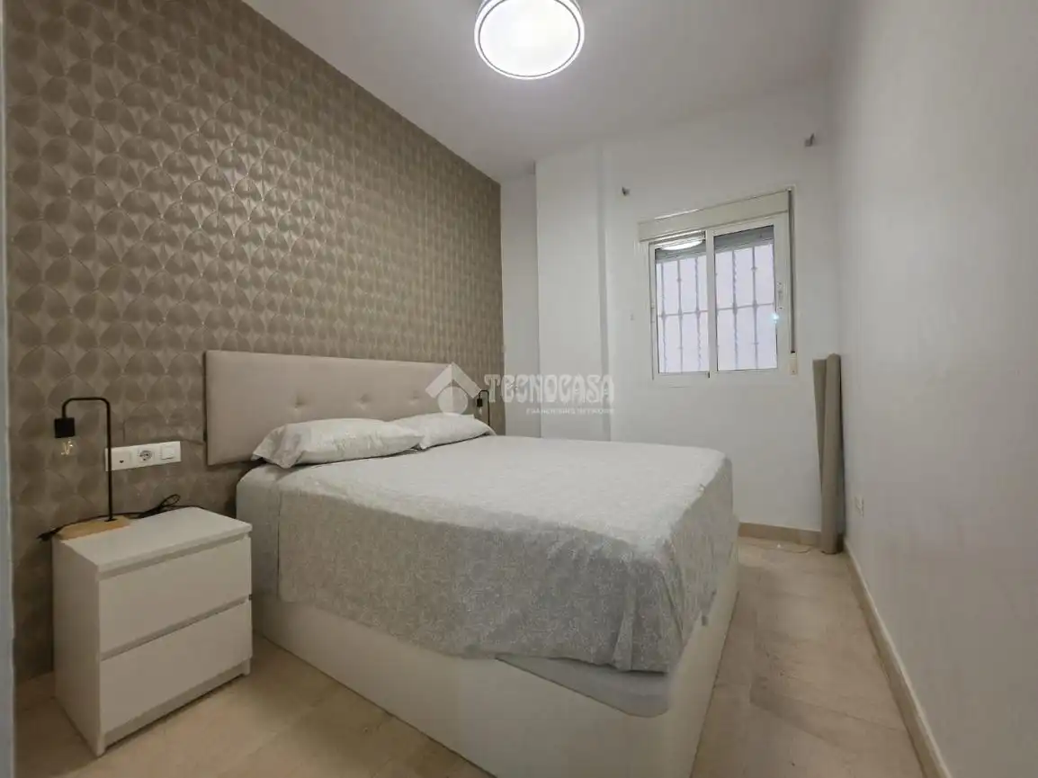 Bedroom of Flat for sale in Sevilla  with Air Conditioner