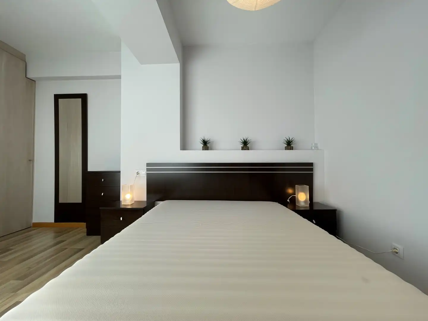 Dormitori de Apartament en venda en León Capital  amb Calefacció, Parquet i Moblat
