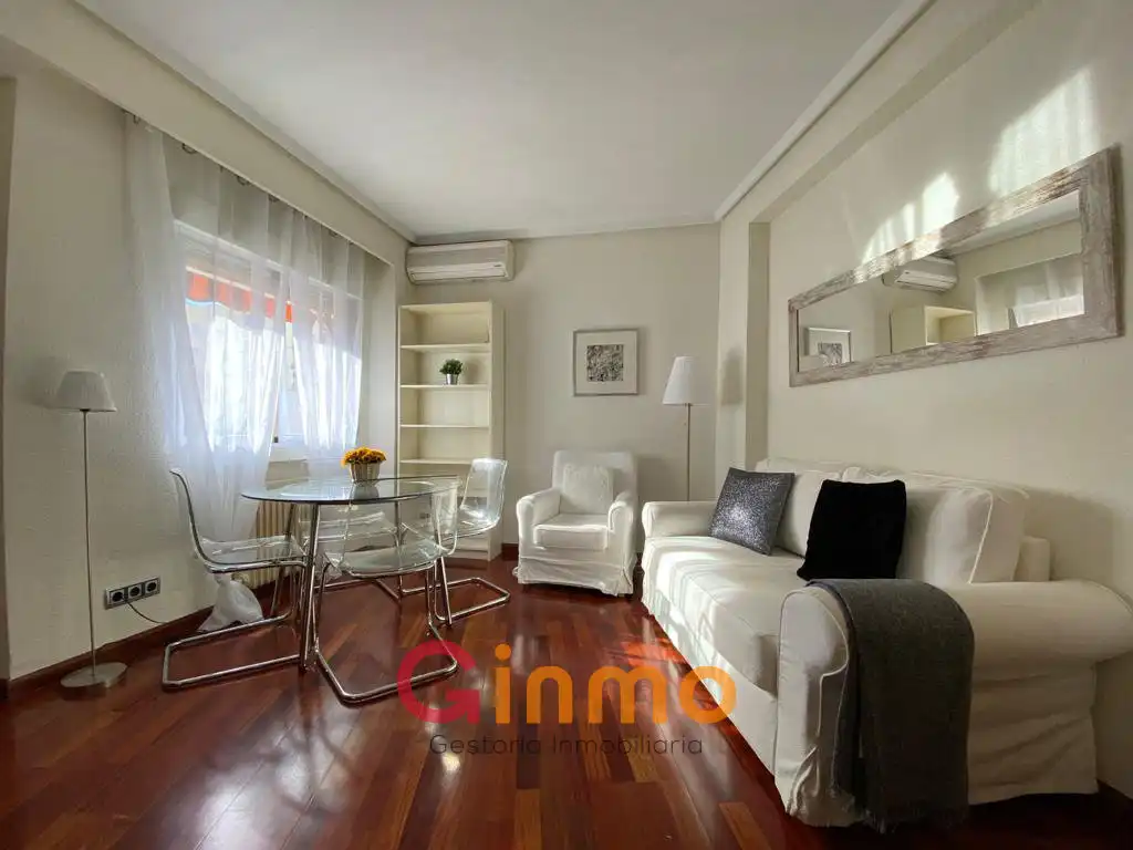 Flat for rent in Calle de San Julio, 3, El Viso