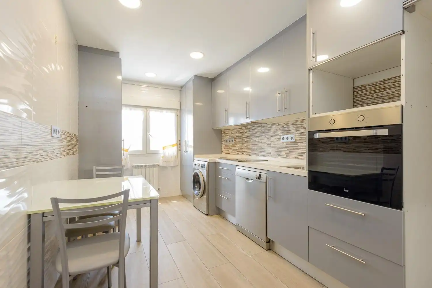 Cocina de Piso en venta en Siero con Calefacción, Trastero y Amueblado