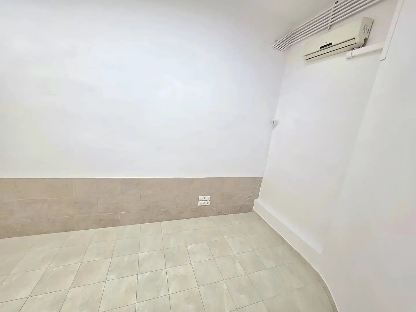 Loft zum Verkauf in L'Hospitalet de Llobregat mit Klimaanlage, Terrasse und Abstellraum
