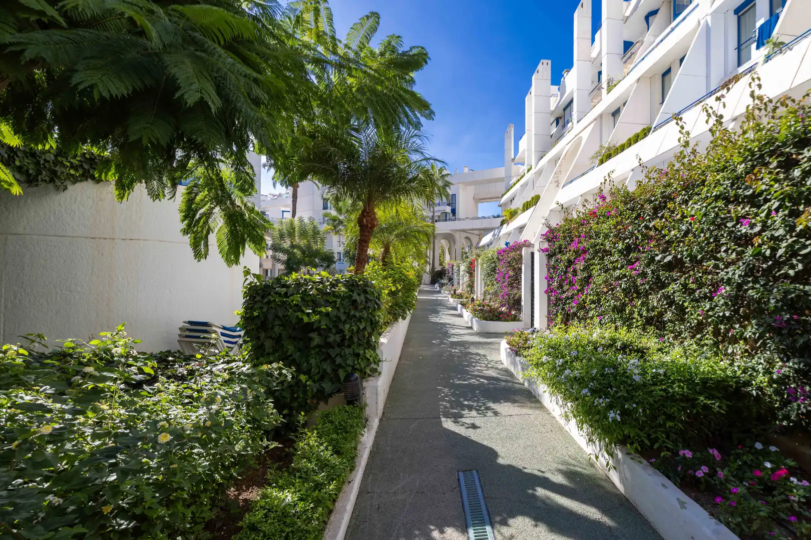 Außenansicht von Erdgeschoss zum Verkauf in Marbella mit Klimaanlage, Heizung und Terrasse