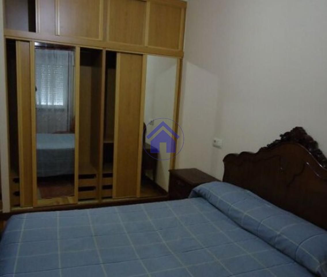 Dormitori de Pis en venda en Vigo  amb Calefacció, Parquet i Terrassa