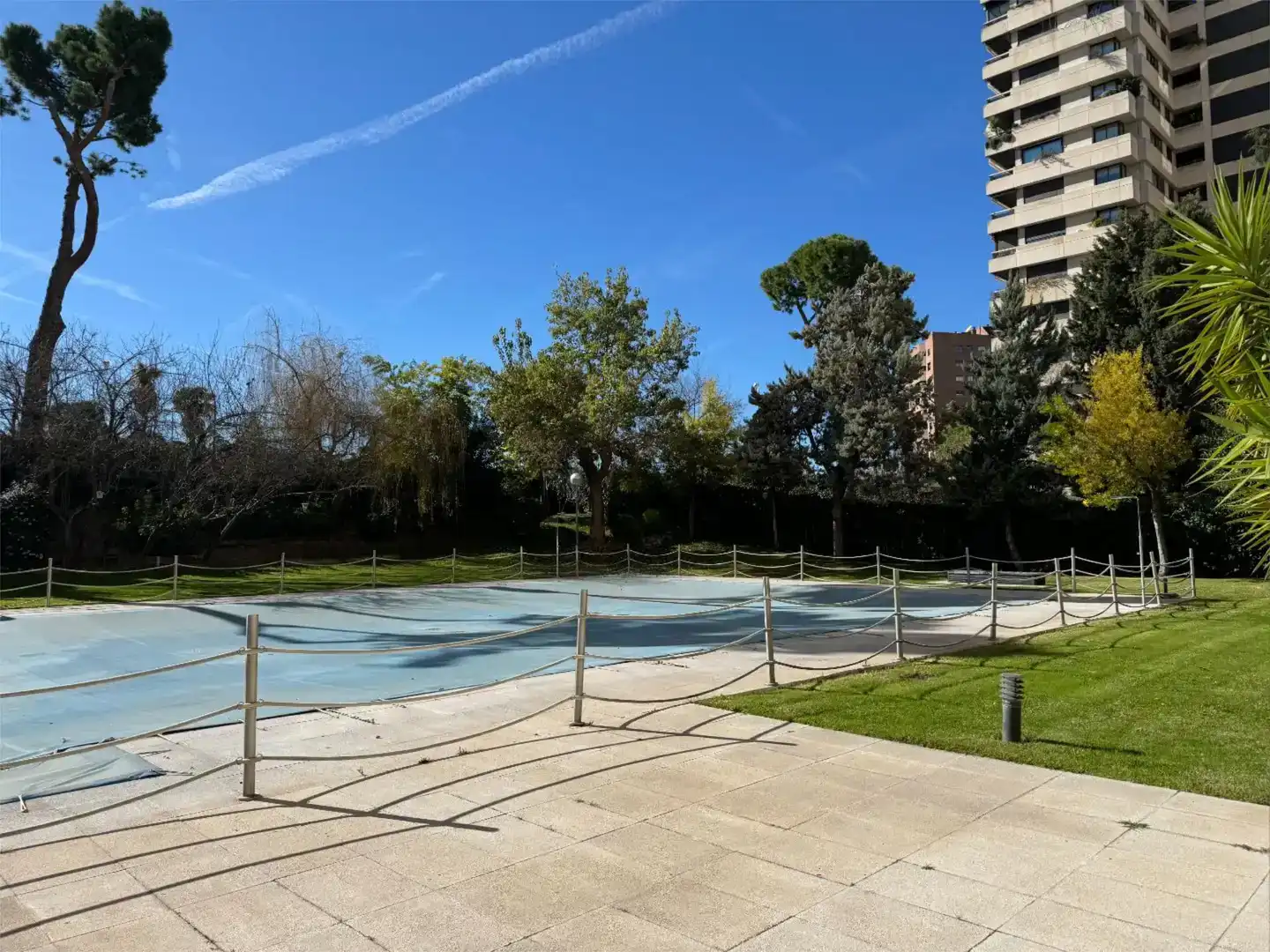 Piscina de Piso de alquiler en Madrid con Aire acondicionado, Jardín privado y Parquet