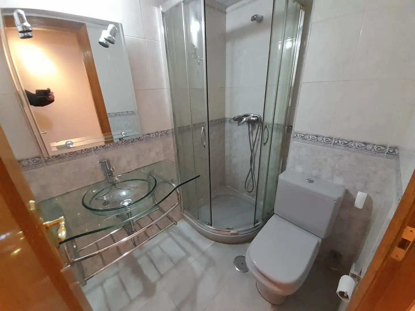 Bathroom of Flat for rent in Madrid  with Air Conditioner, Heating and Storage room