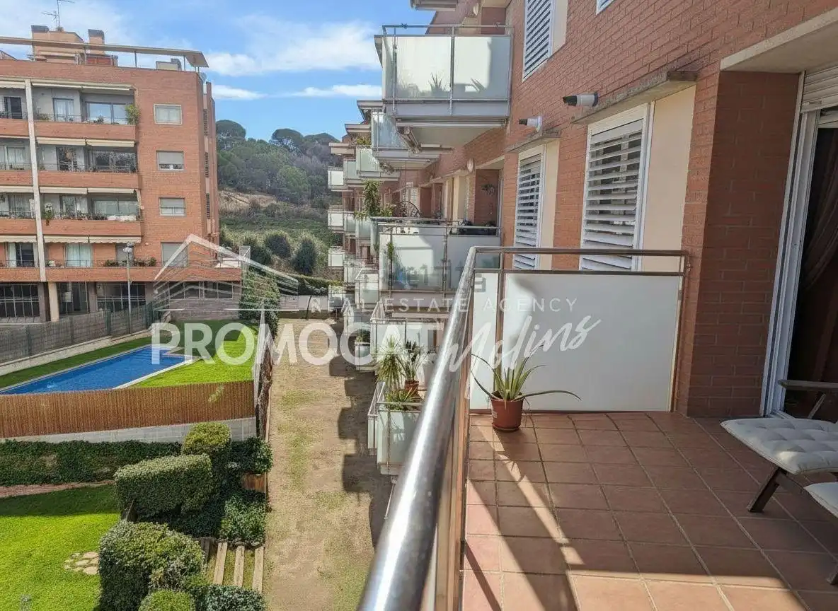 Vista exterior de Piso en venta en Molins de Rei con Aire acondicionado, Trastero y Piscina comunitaria