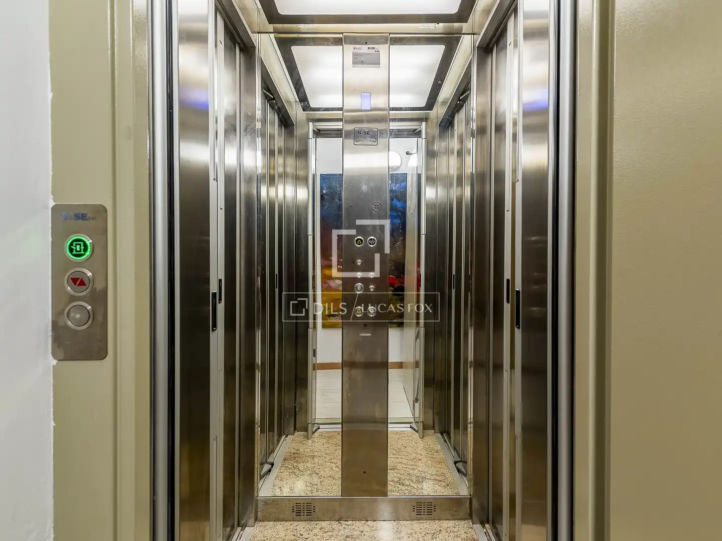 Piso en venta en Barcelona con Calefacción, Terraza y Balcón