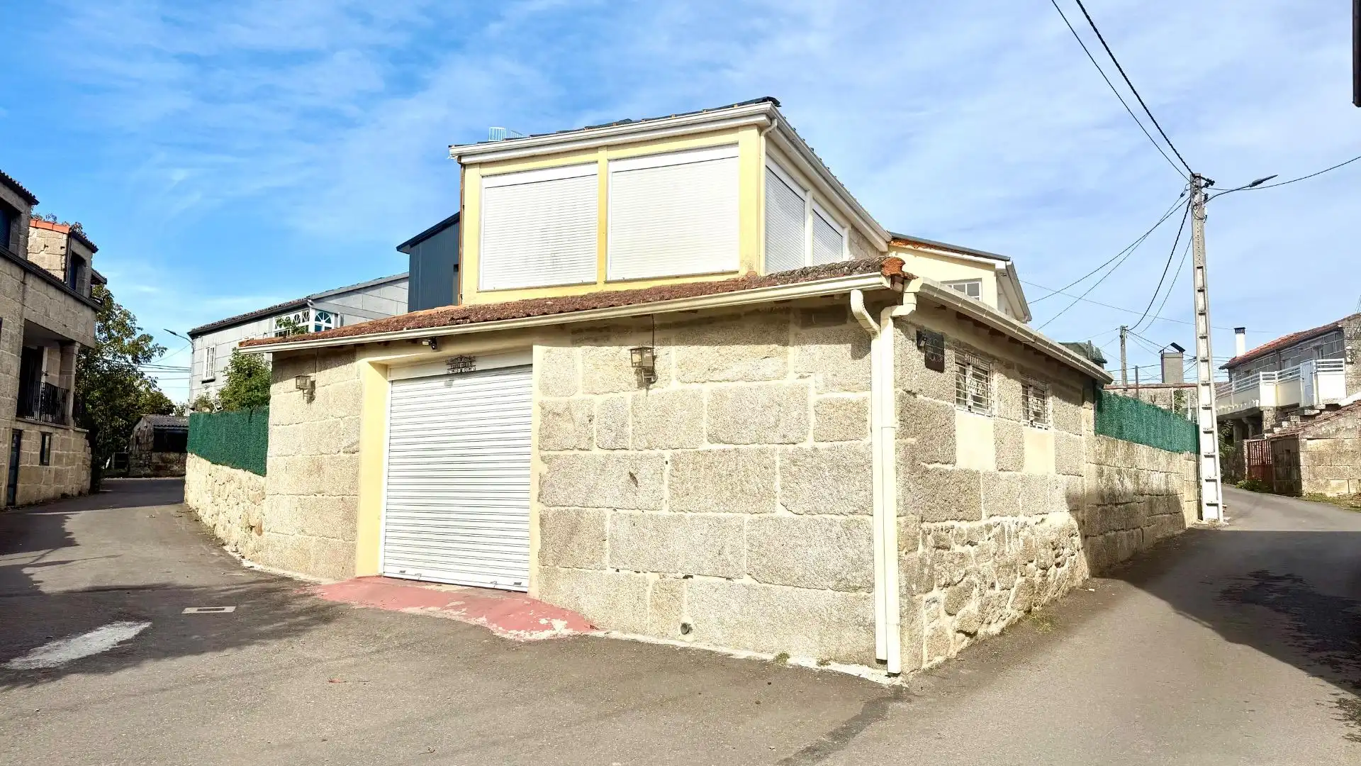 Vista exterior de Casa o xalet en venda en O Carballiño   amb Calefacció, Jardí privat i Terrassa
