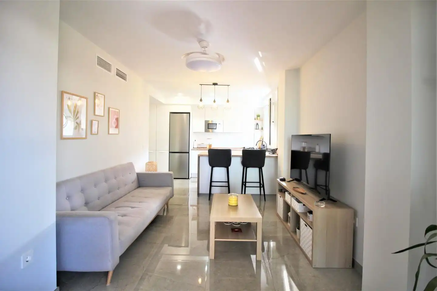 Living room of Flat for rent in Roquetas de Mar  with Terrace, Furnished and Community pool