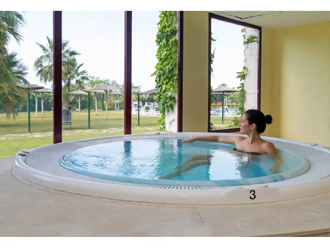 Piscina de Pis en venda en Benahavís amb Aire condicionat, Terrassa i Traster