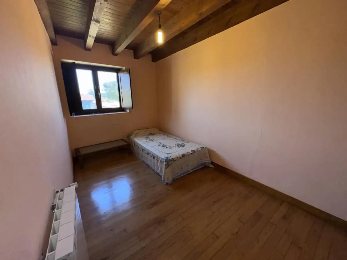 Habitación de Casa adosada en venta en Llanes con Calefacción, Jardín privado y Terraza